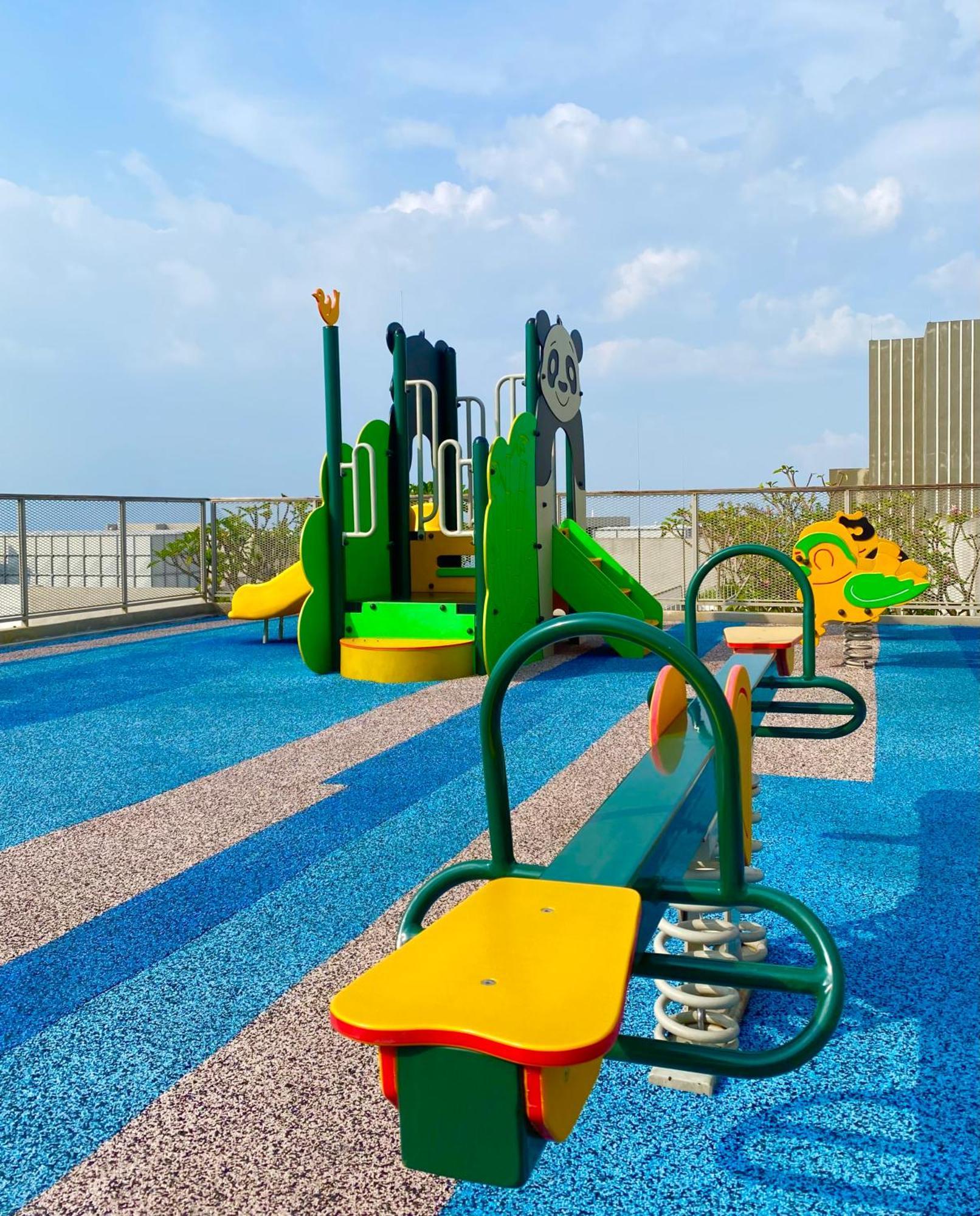 Apartment Pool View With Rooftop Pool At Youth By D'kay Homes, Near Usim Klia Nilai