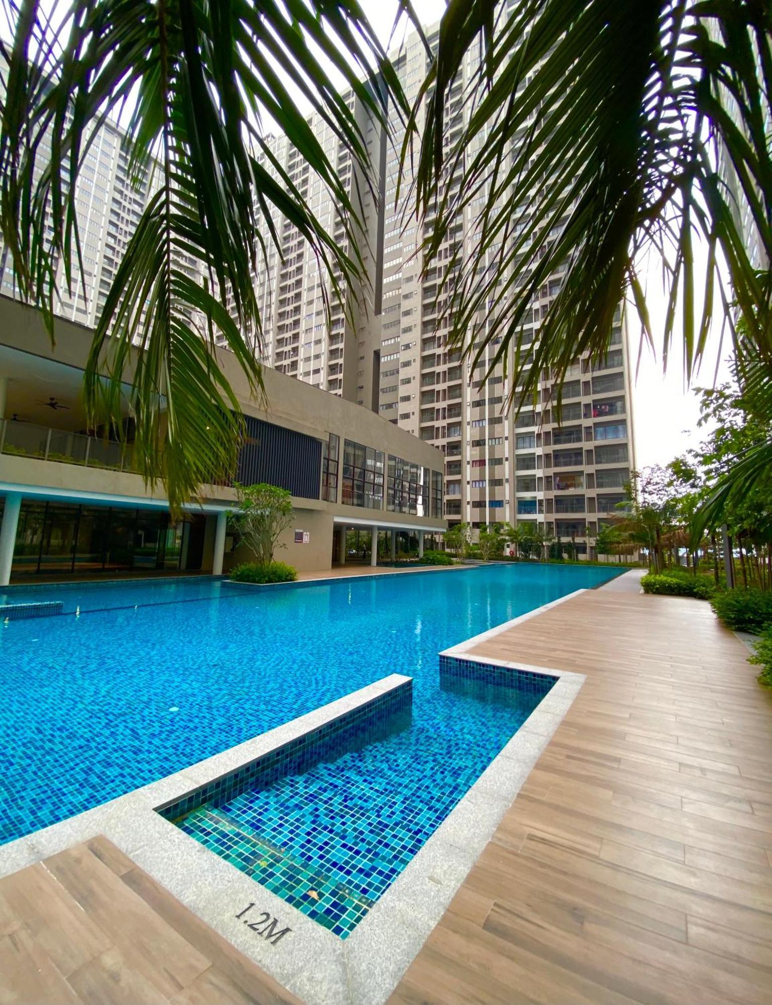 Apartment Pool View With Rooftop Pool At Youth By D'kay Homes, Near Usim Klia Nilai