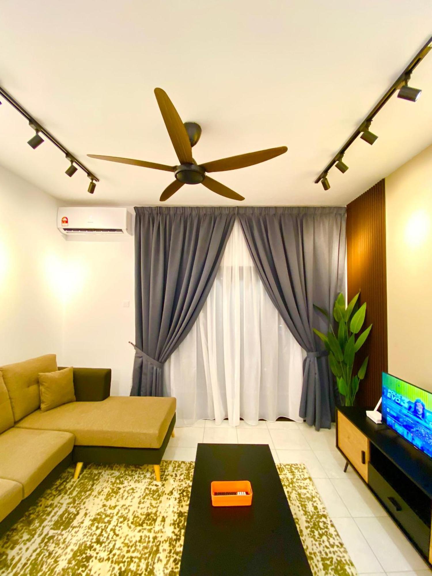 Apartment Pool View With Rooftop Pool At Youth By D'kay Homes, Near Usim Klia