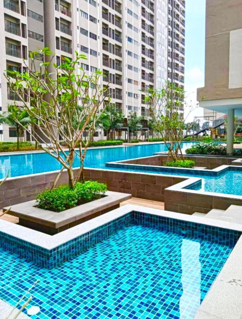 Apartment Pool View With Rooftop Pool At Youth By D'kay Homes, Near Usim Klia